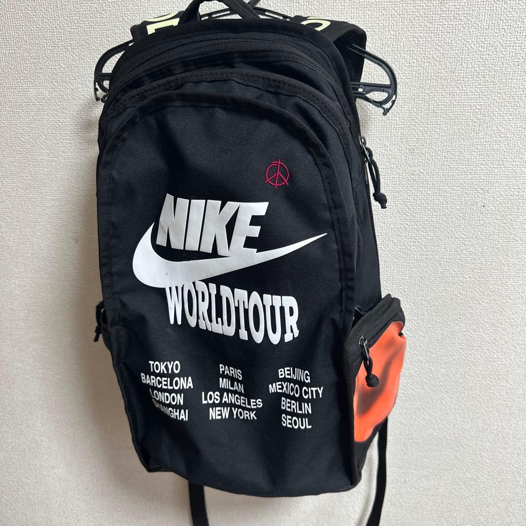 Mochila WorldTour Nike + Estojo