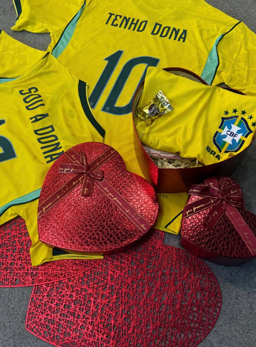 2 camisas Brasil PERSONALIZADA + Álbum da Copa 2026 + 10 pacotes de figurinha