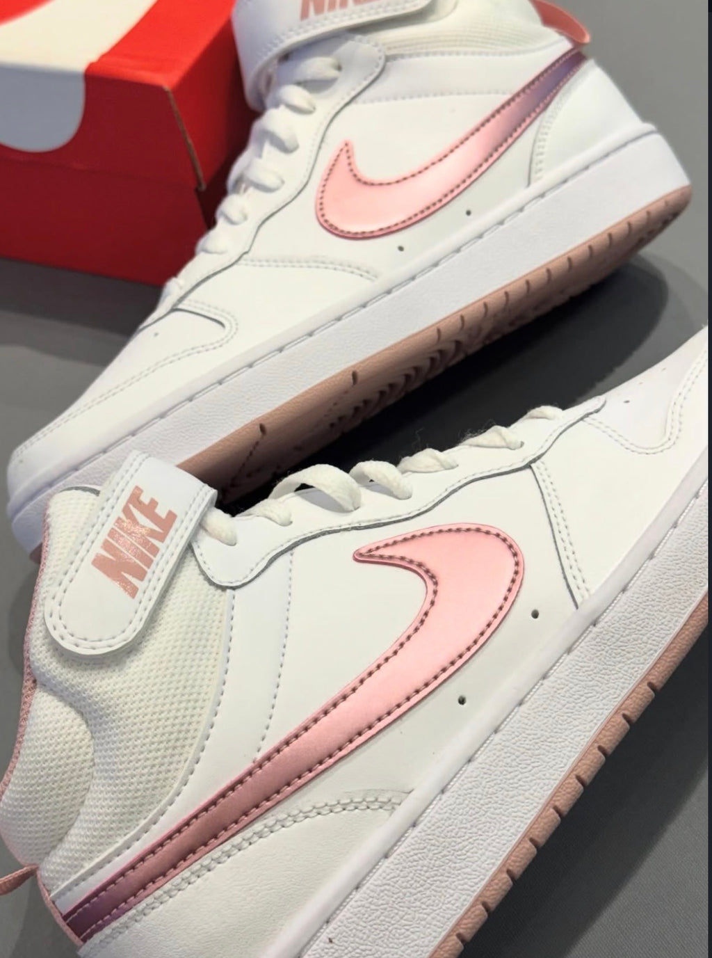 Tênis Nike Borough Mid Lançamento