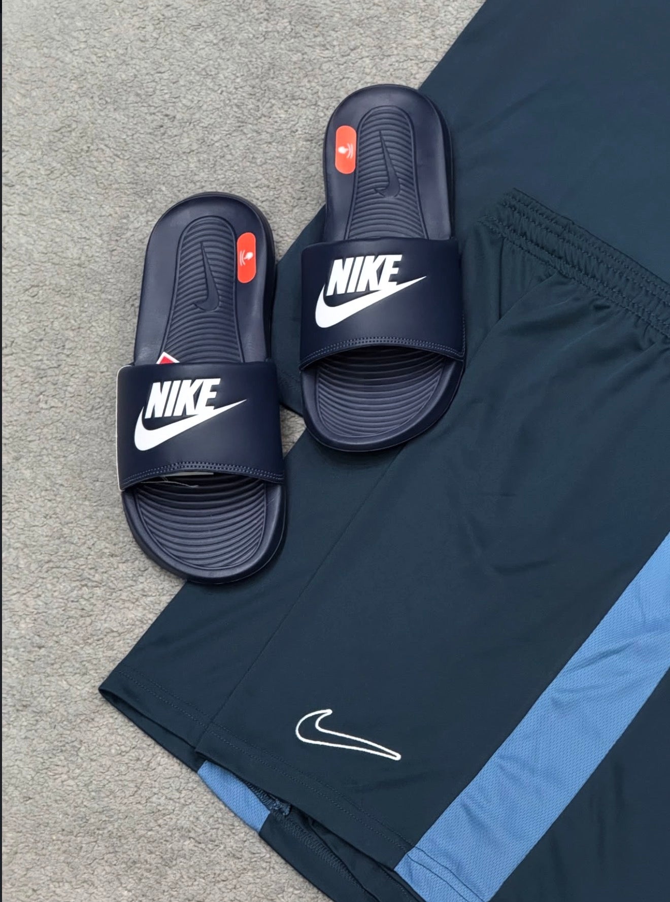 Conjunto Nike Academy Dri-Fit + Chinelo Victori One