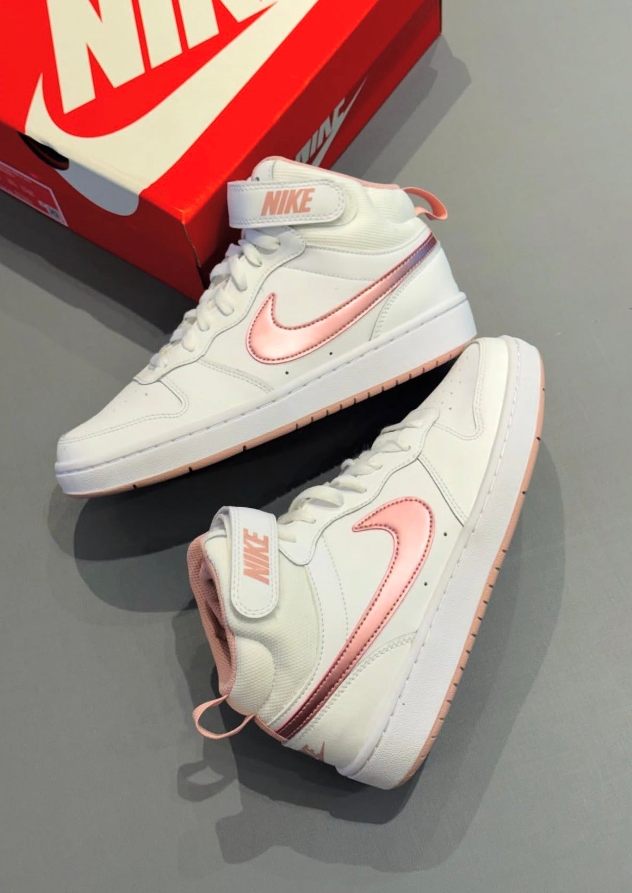 Tênis Nike Borough Mid Lançamento